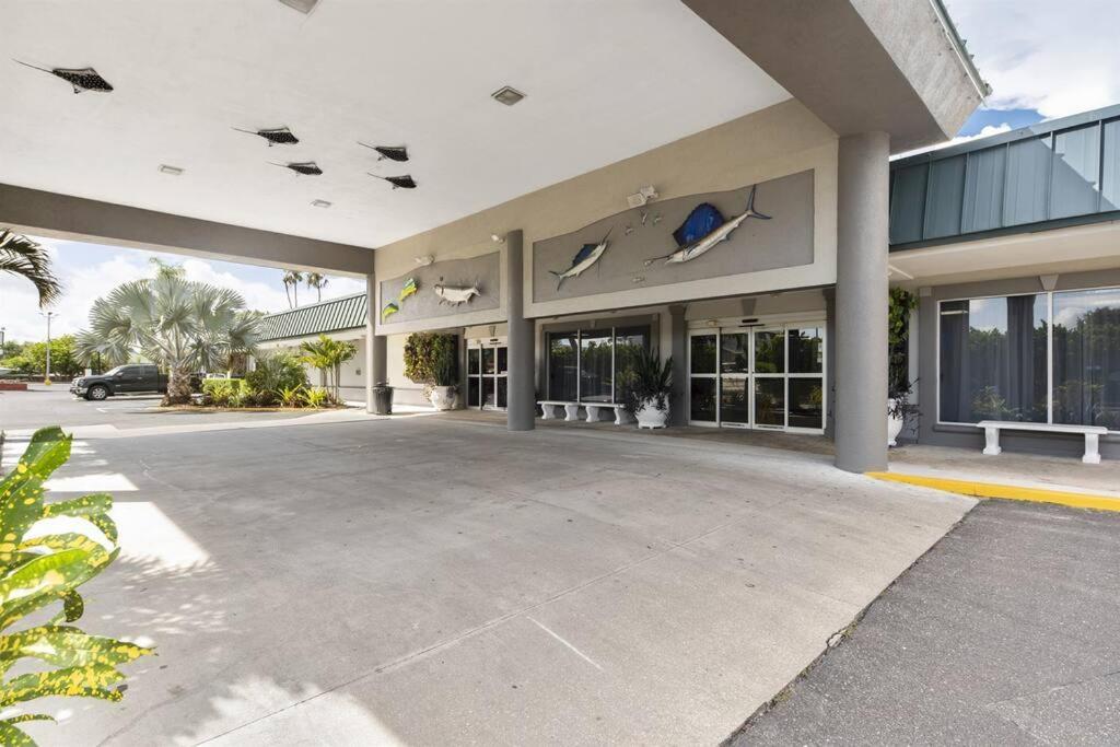 Bay Breeze Aparthotel South Bradenton Exterior photo