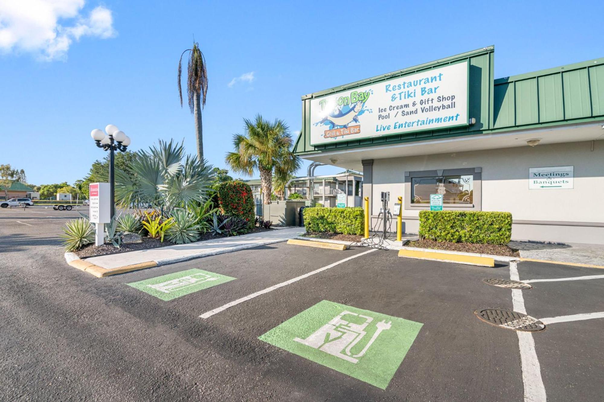 Bay Breeze Aparthotel South Bradenton Exterior photo