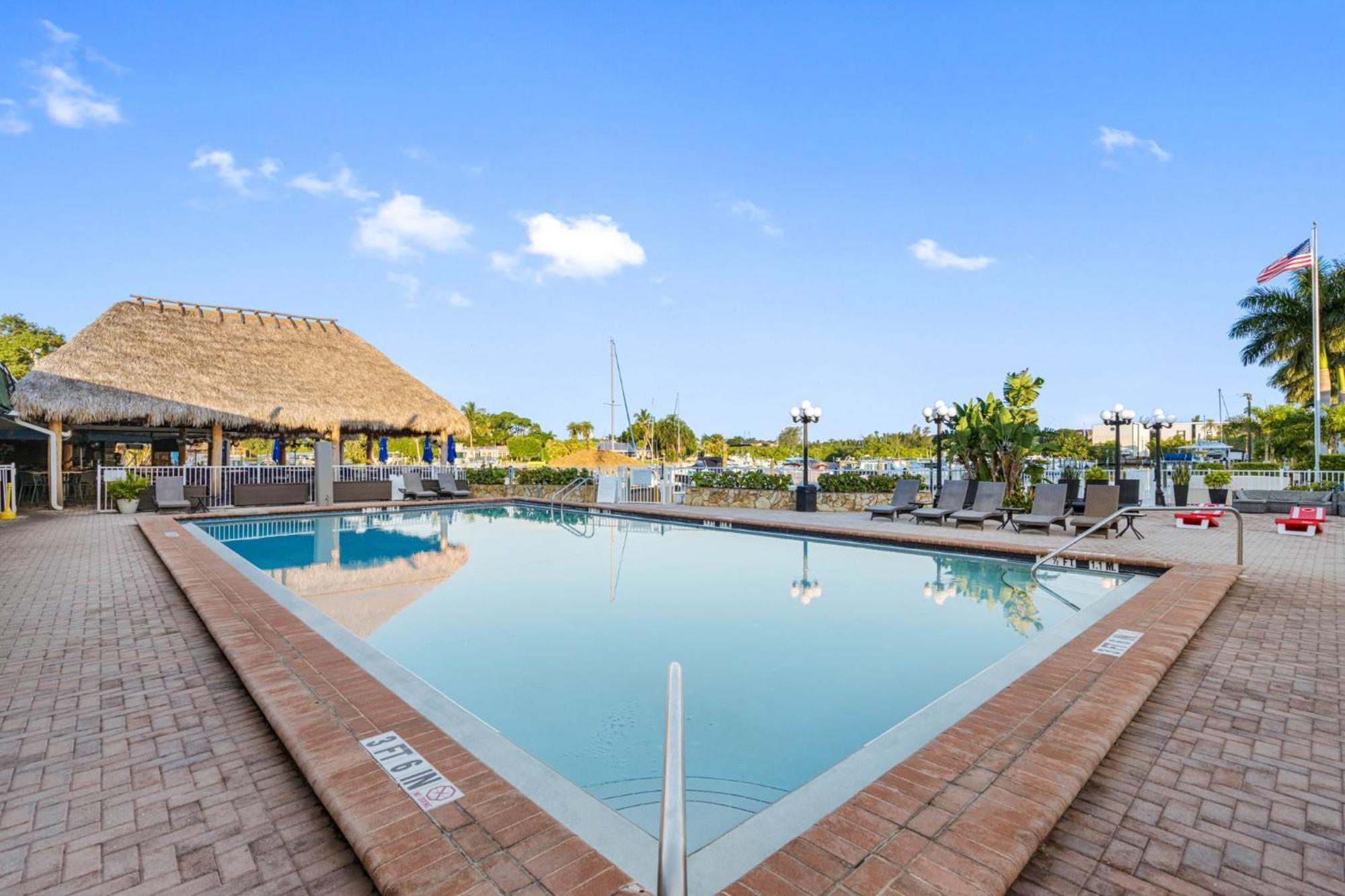 Bay Breeze Aparthotel South Bradenton Exterior photo