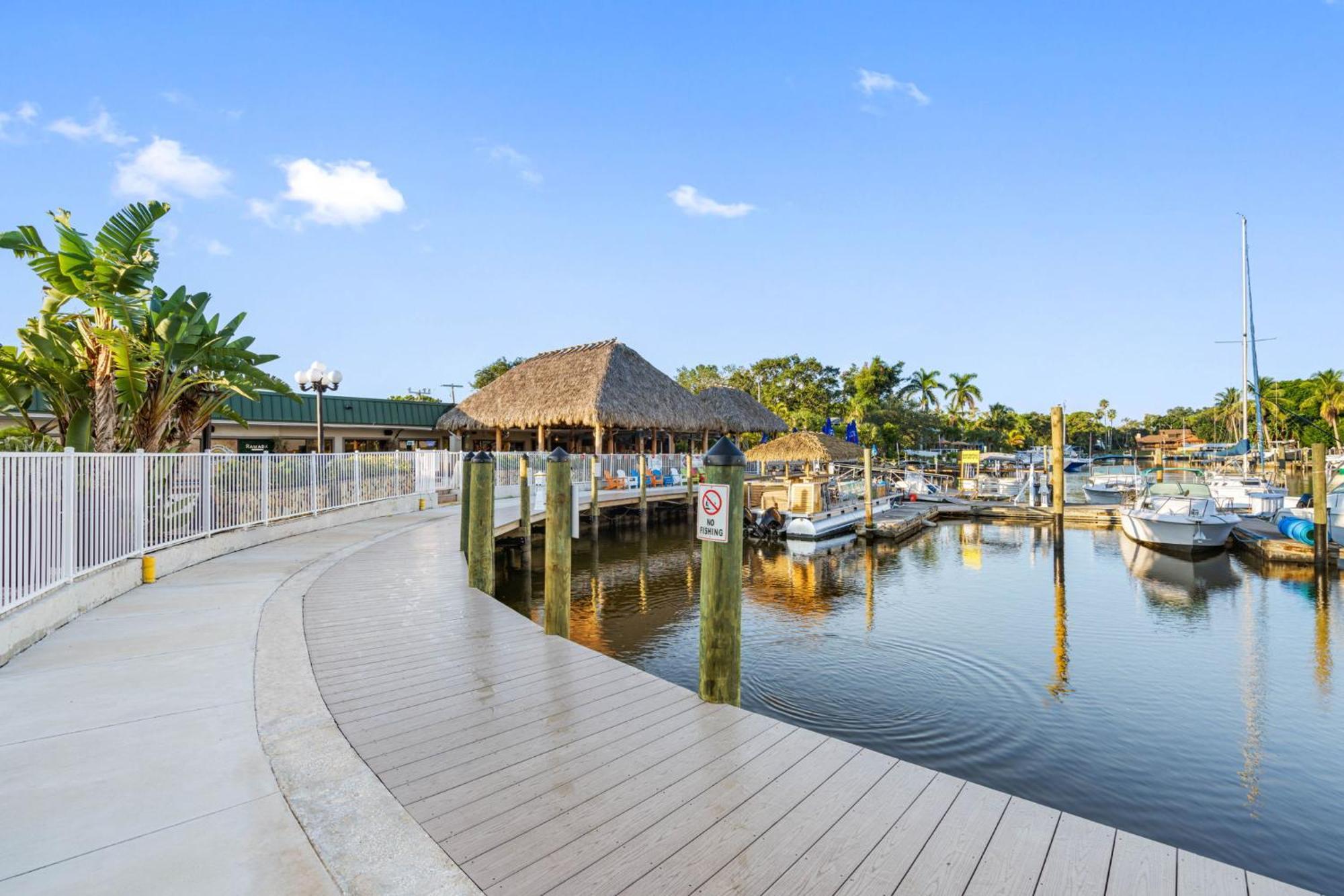 Bay Breeze Aparthotel South Bradenton Exterior photo