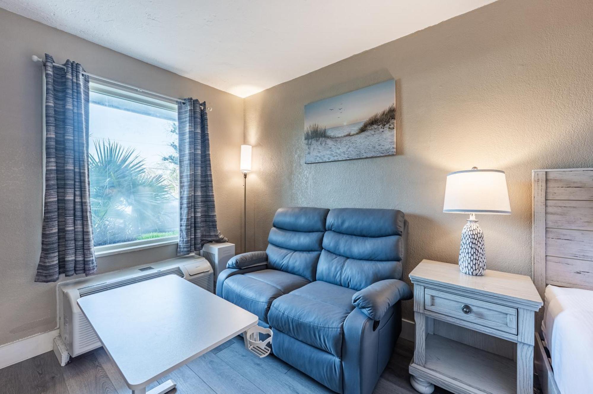 Bay Breeze Aparthotel South Bradenton Exterior photo