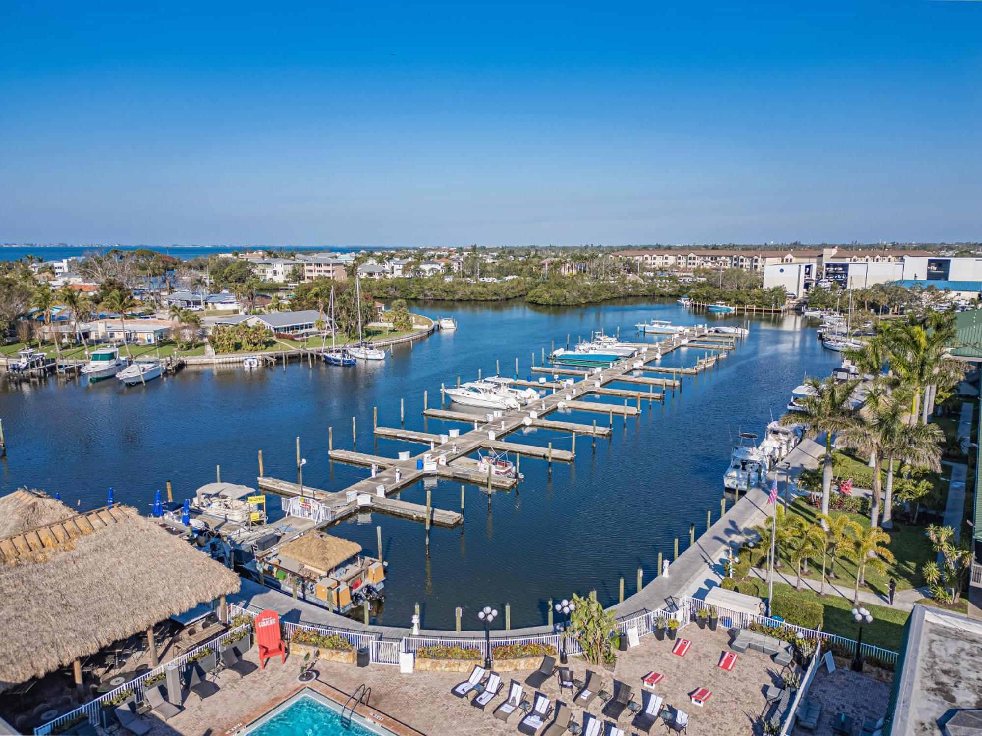 Bay Breeze Aparthotel South Bradenton Exterior photo