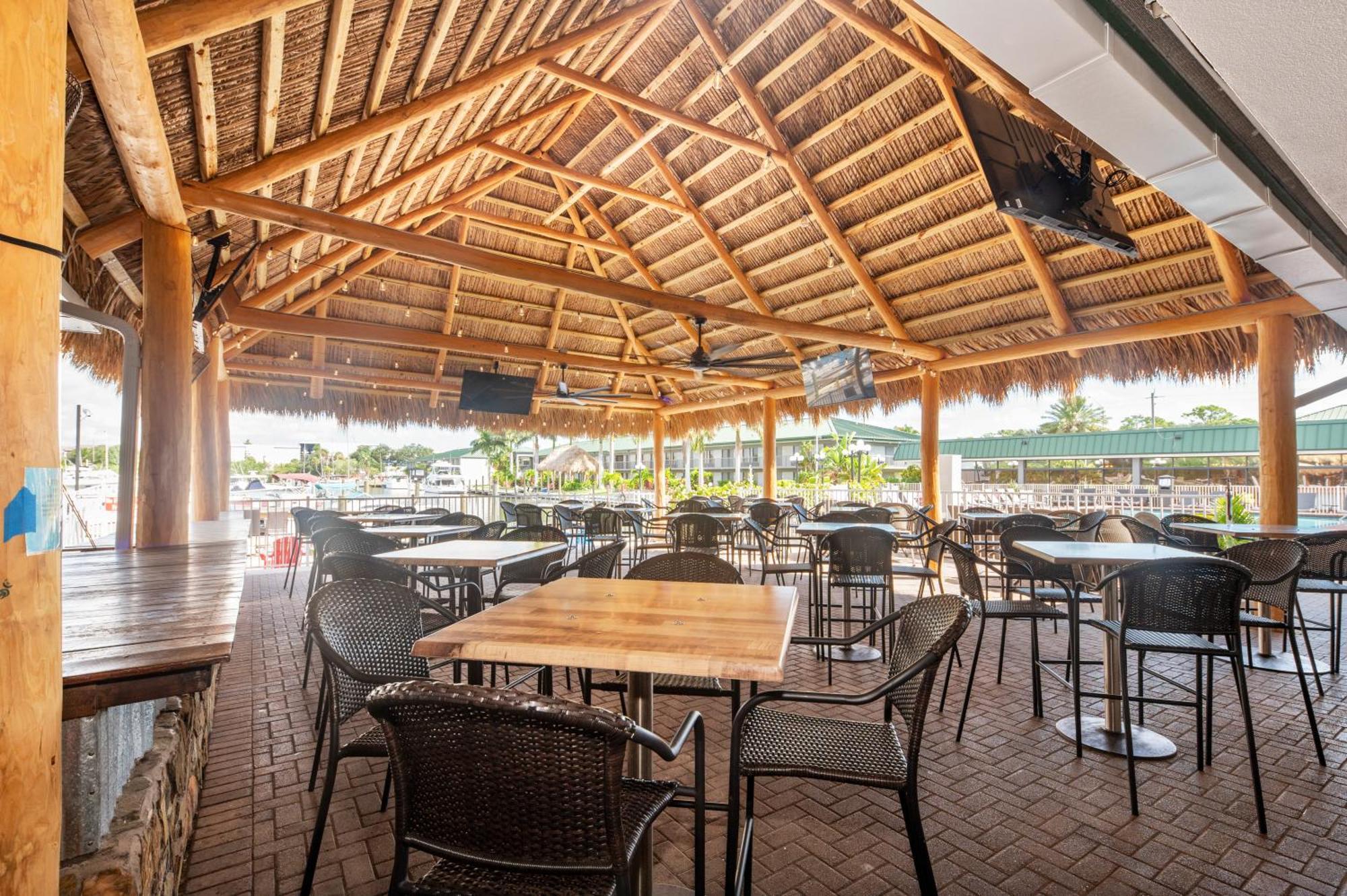 Bay Breeze Aparthotel South Bradenton Exterior photo