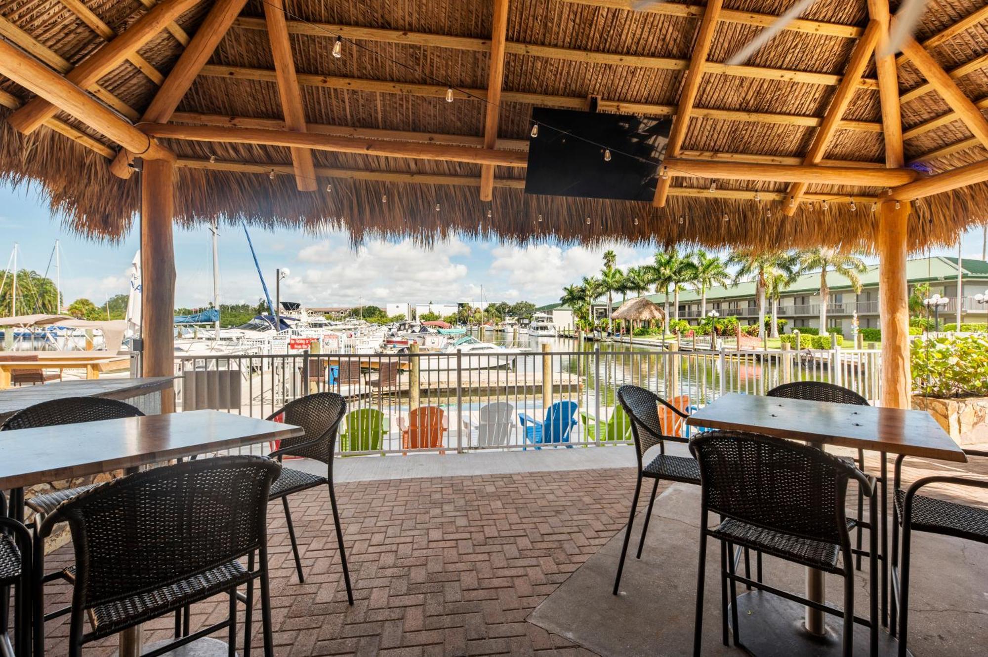 Bay Breeze Aparthotel South Bradenton Exterior photo