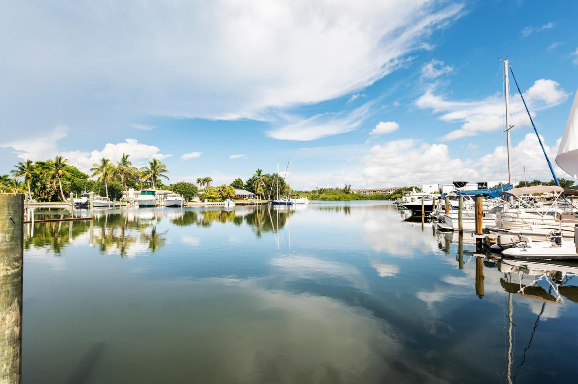 Bay Breeze Aparthotel South Bradenton Exterior photo