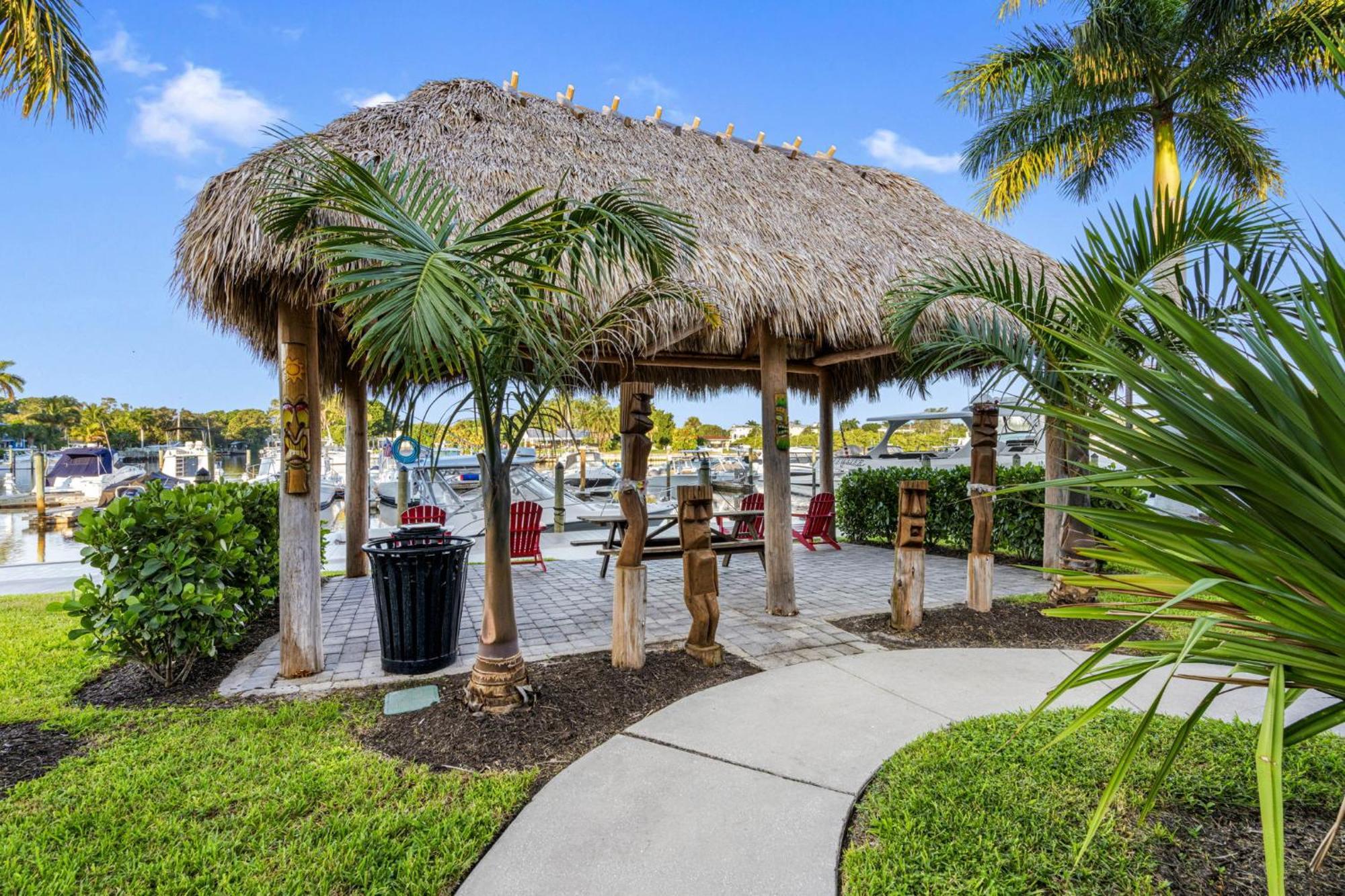 Bay Breeze Aparthotel South Bradenton Exterior photo
