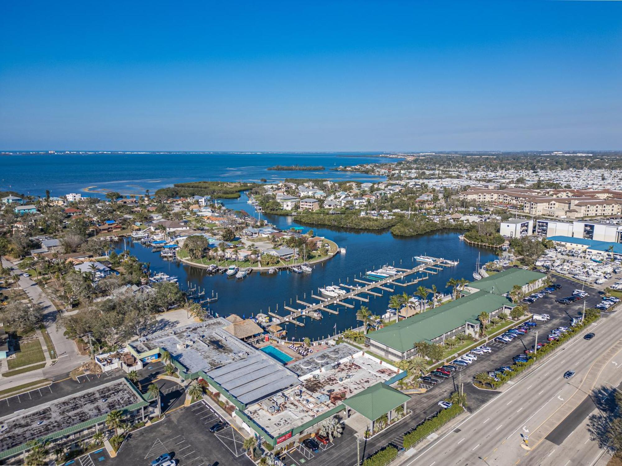 Bay Breeze Aparthotel South Bradenton Exterior photo