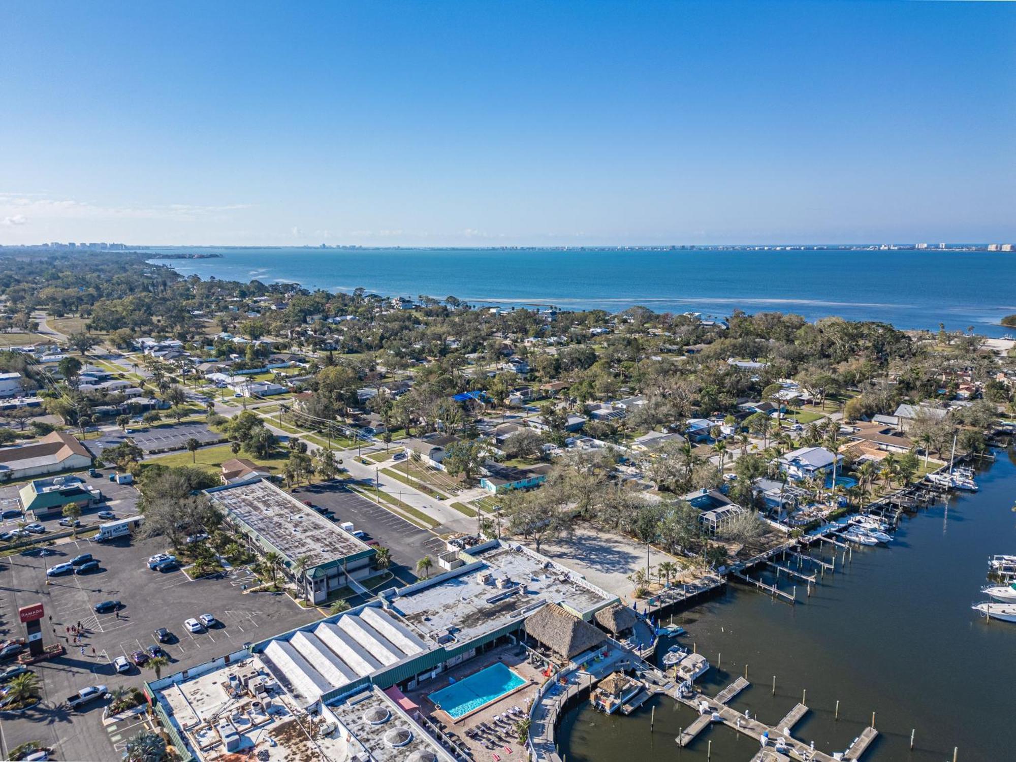 Bay Breeze Aparthotel South Bradenton Exterior photo